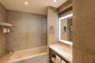 Отель Park Inn by Radisson Baku Hotel Баку Апартаменты с 1 спальней, террасой и прекрасным видом-5