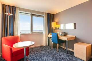 Отель Park Inn by Radisson Baku Hotel Баку Улучшенный номер с видом на море-2